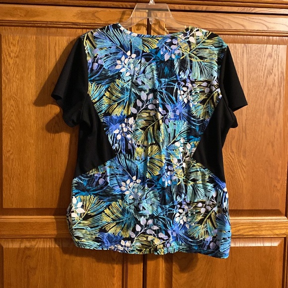 Careisma Scrub Top. Excellent condition. - Picture 5 of 6